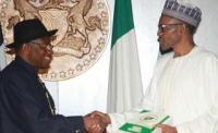 Goodluck passe le pouvoir à Buhari au Nigeria
