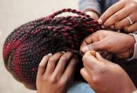 Des artistes à la rescousse de coiffeuses africaines sans-papiers