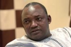Le président gambien libère tous les détenus sans jugement