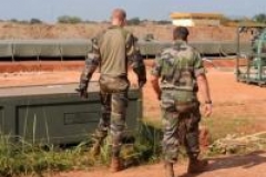 Paris renoue avec sa politique d'intervention militaire en Afrique
