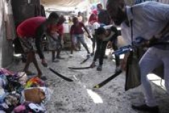 A Haïti des citoyens bataillent les gangs