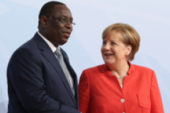 Angela Merkel en Afrique pour endiguer les flux migratoires