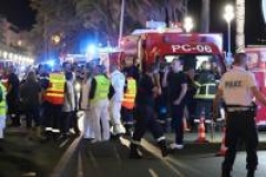 Un camion fonce sur la foule à Nice, au moins 73 morts