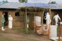 La lutte contre la fièvre Ebola se heurte aux traditions 